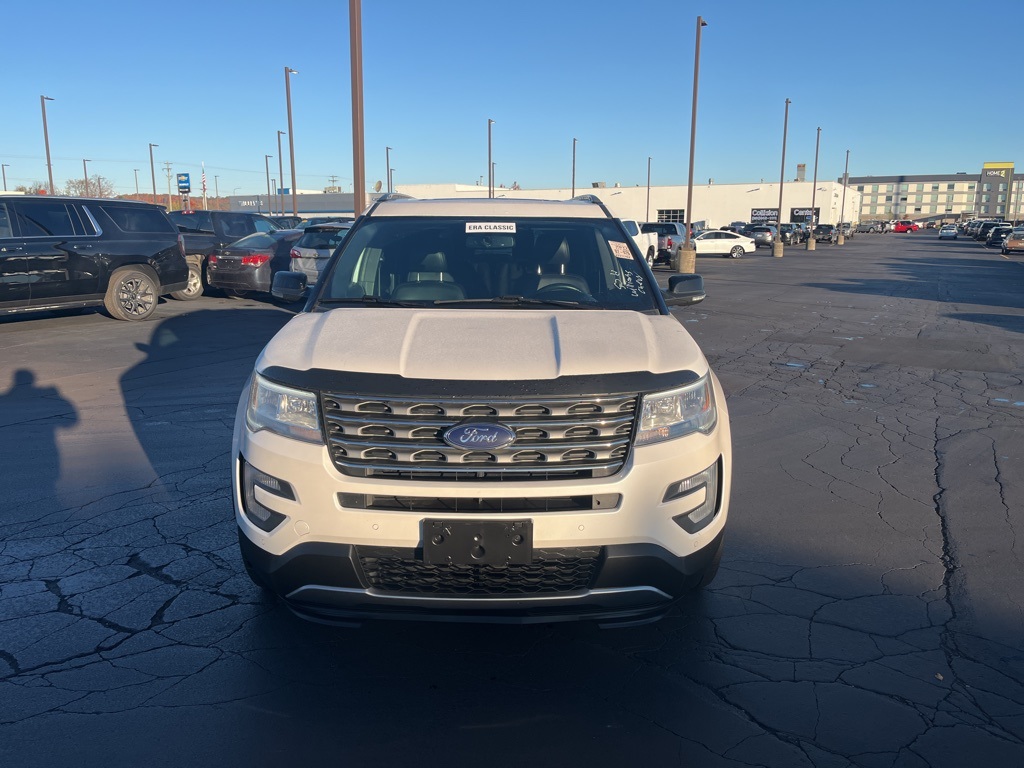 2017 Ford Explorer XLT photo 2