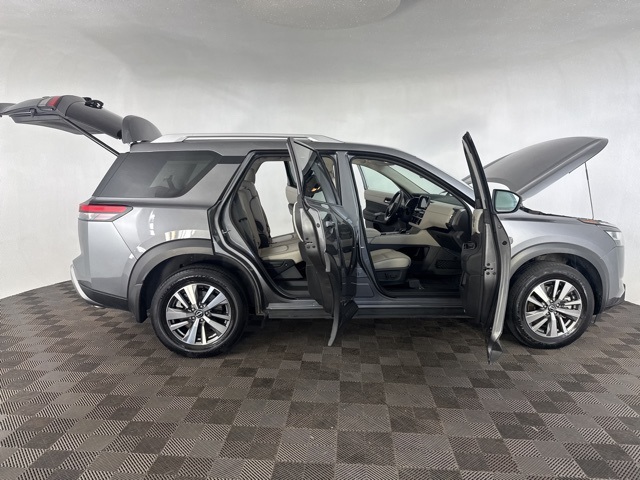 2022 Nissan Pathfinder SL photo 12
