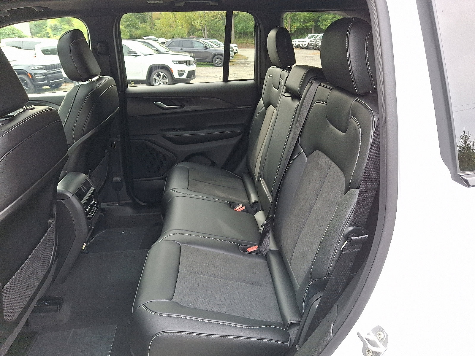 2025 Jeep Grand Cherokee Altitude X photo 4