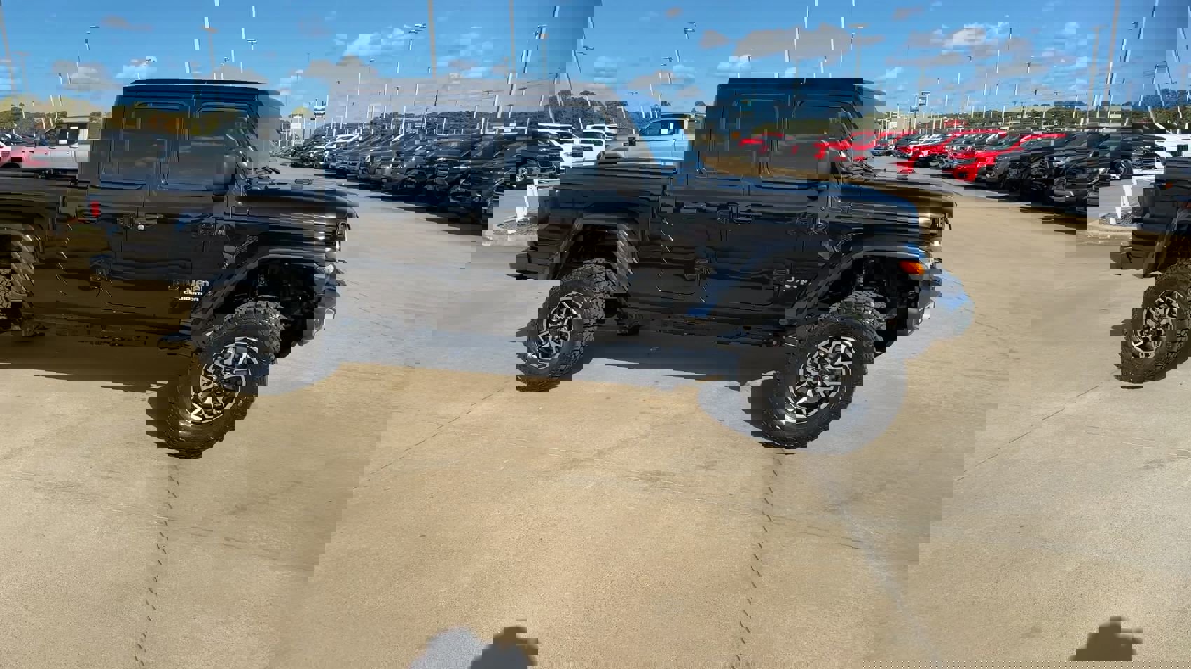 2021 Jeep Gladiator Overland photo 3