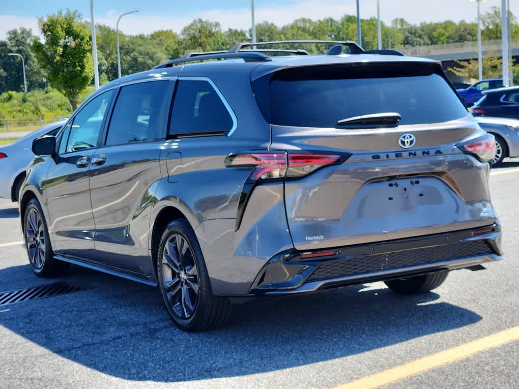 2022 Toyota Sienna XSE photo 4