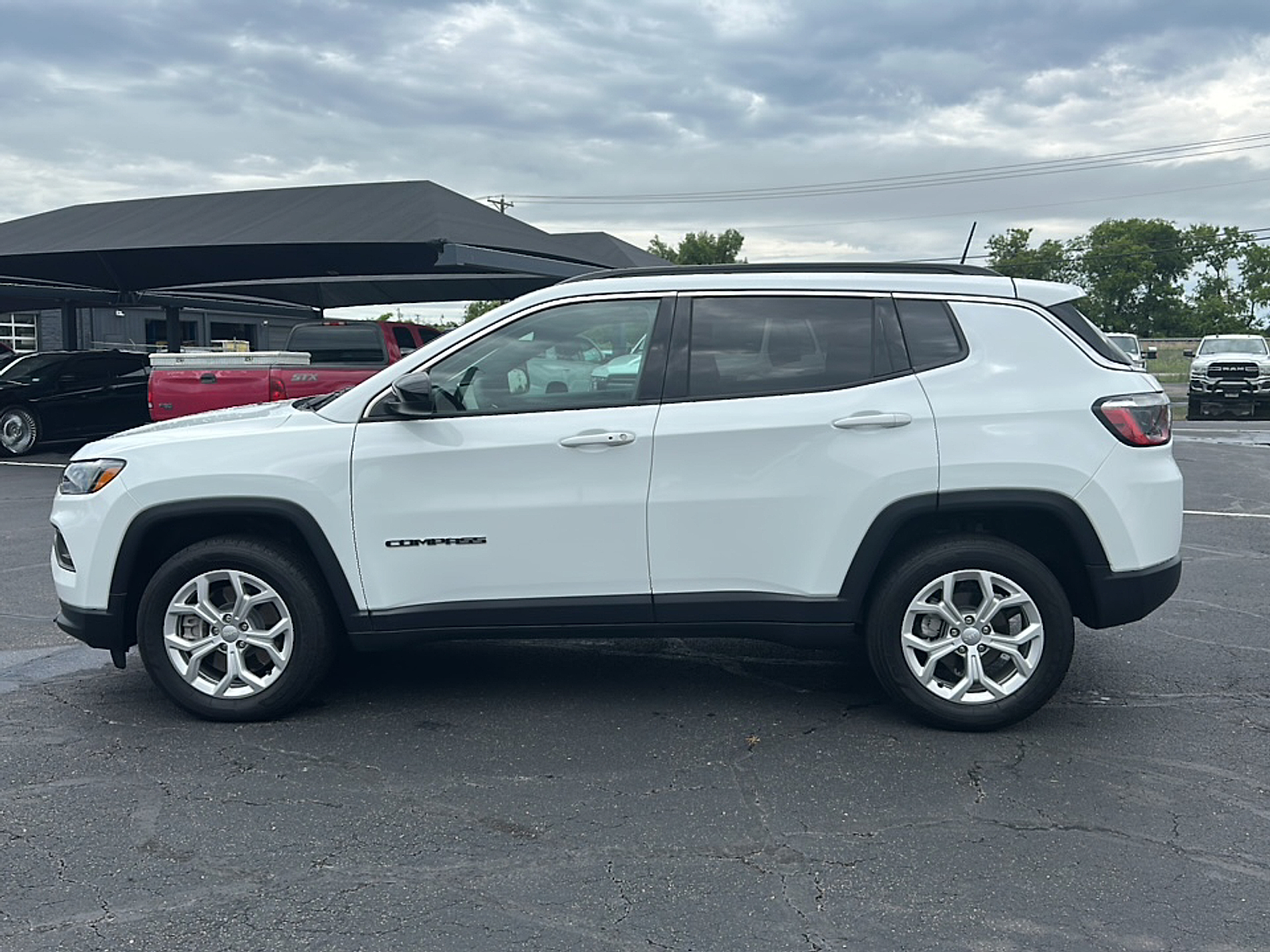 Used 2024 Bright White Clearcoat Jeep Latitude 4x4 image 5