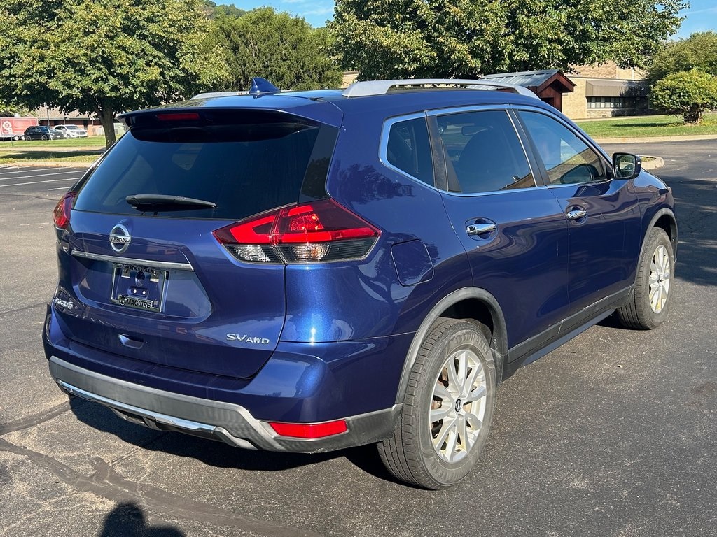 2018 Nissan Rogue SV photo 3