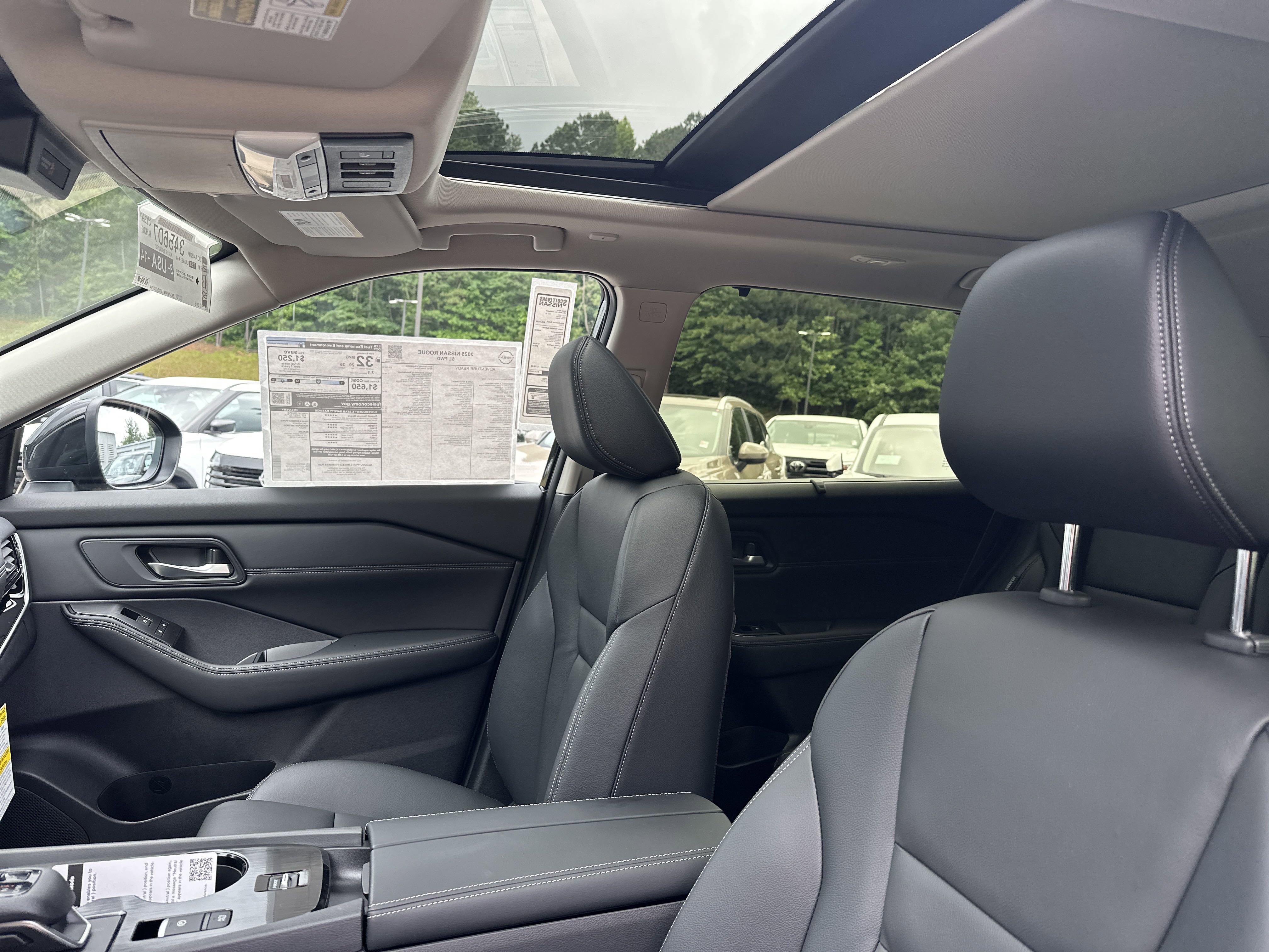 2025 Nissan Rogue SL photo 20