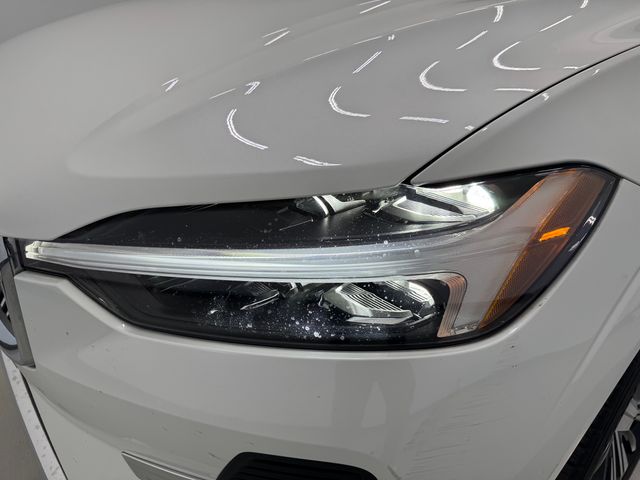 2022 Volvo XC60 B5 Inscription photo 32