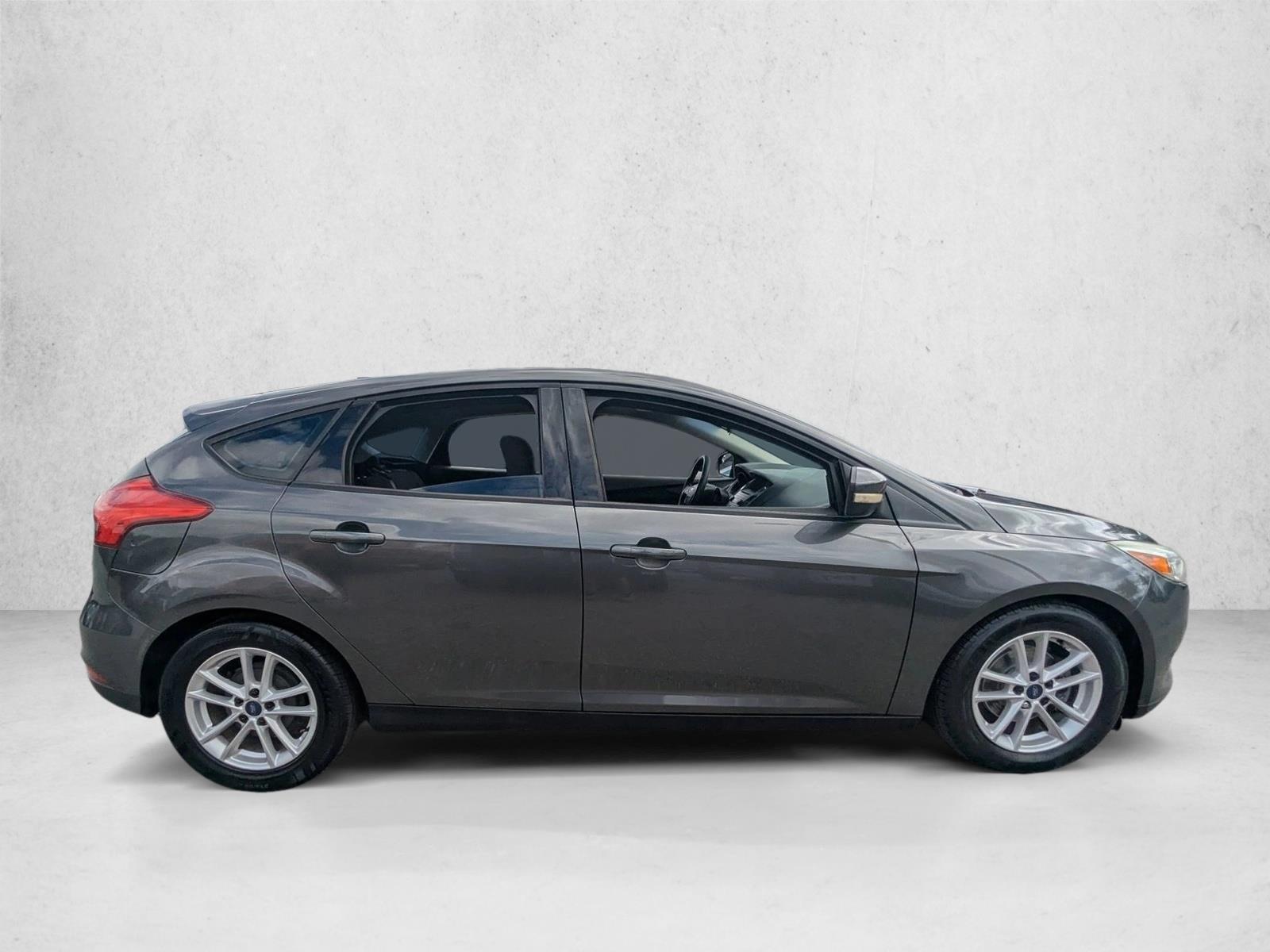 2015 Ford Focus SE photo 4
