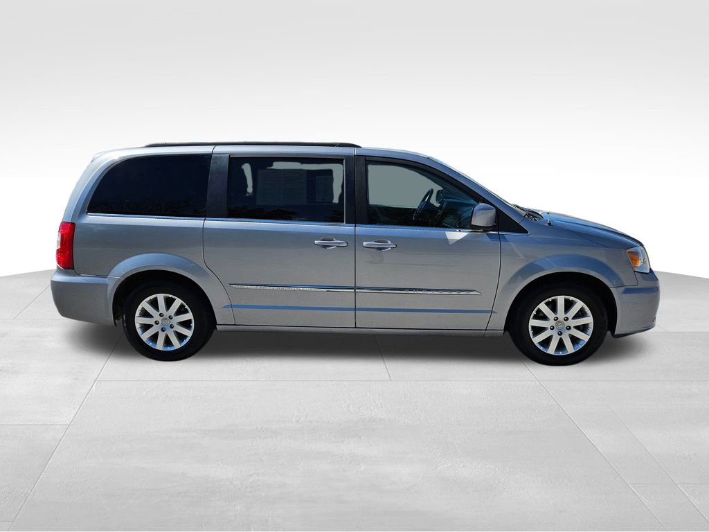 2016 Chrysler Town & Country Touring photo 4