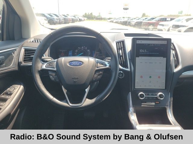 2024 Ford Edge Titanium photo 2