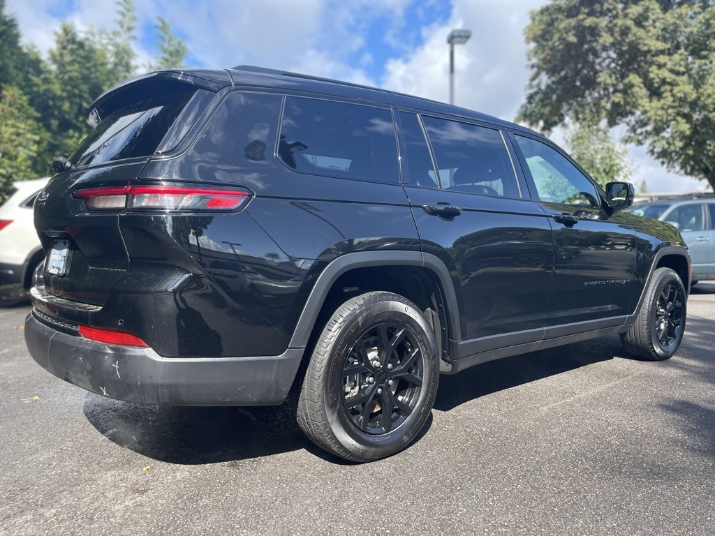 2024 Jeep Grand Cherokee Altitude photo 2