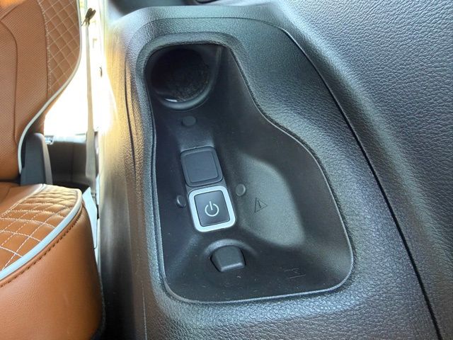 2026 Chrysler Pacifica Pinnacle photo 24