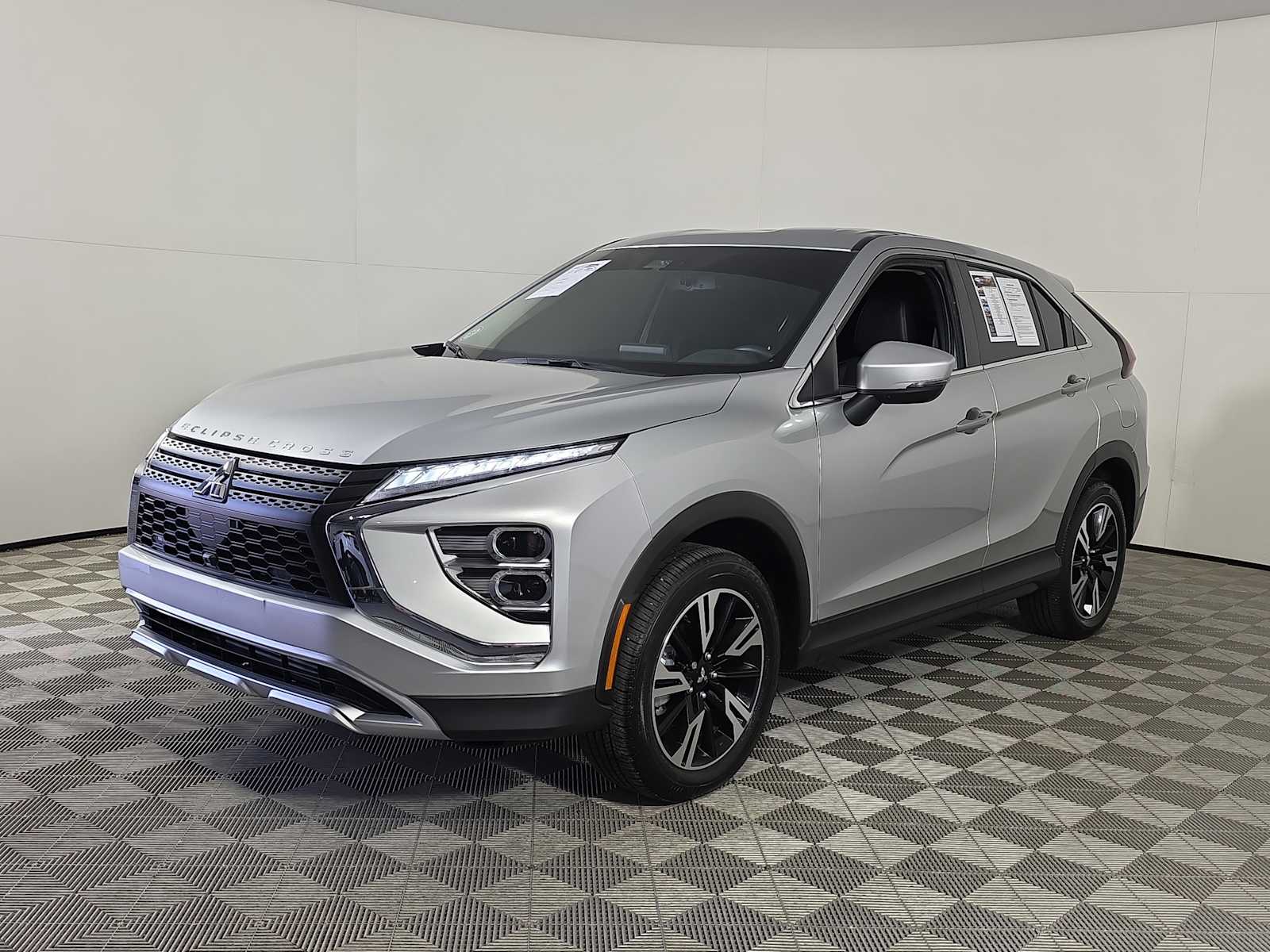 2025 Mitsubishi Eclipse Cross SE photo 3