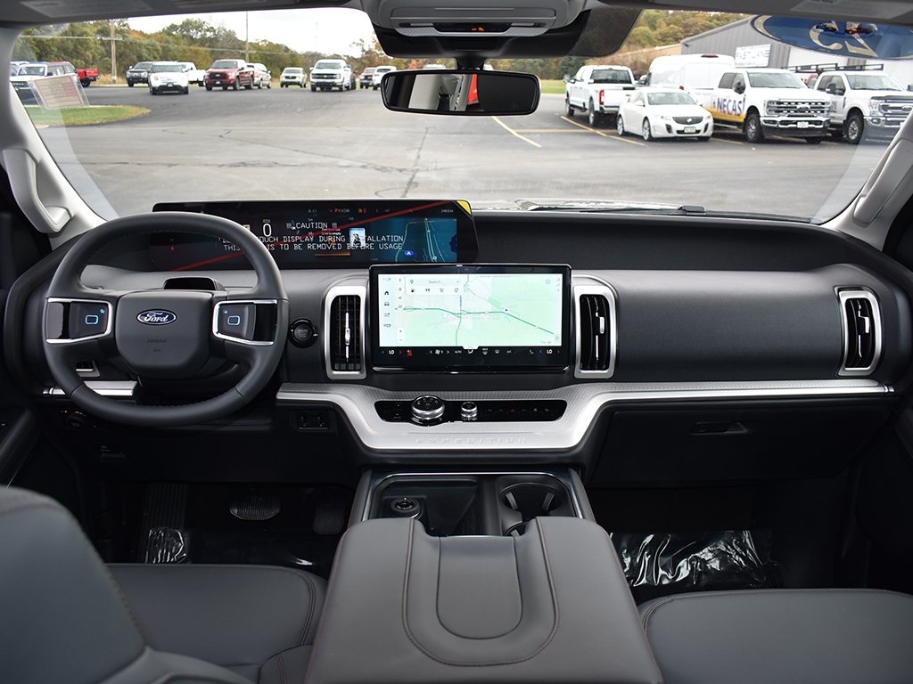 2025 Ford Expedition MAX photo 3