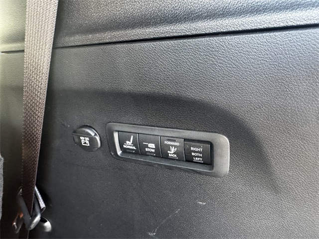 2025 Chrysler Pacifica Pinnacle photo 20