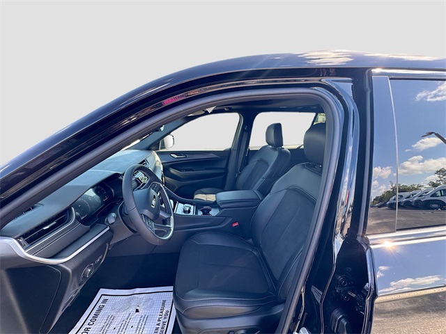 2025 Jeep Grand Cherokee Altitude X photo 17