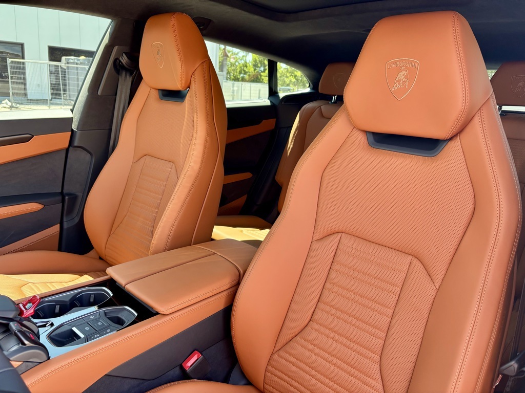 2025 Lamborghini Urus SE photo 14