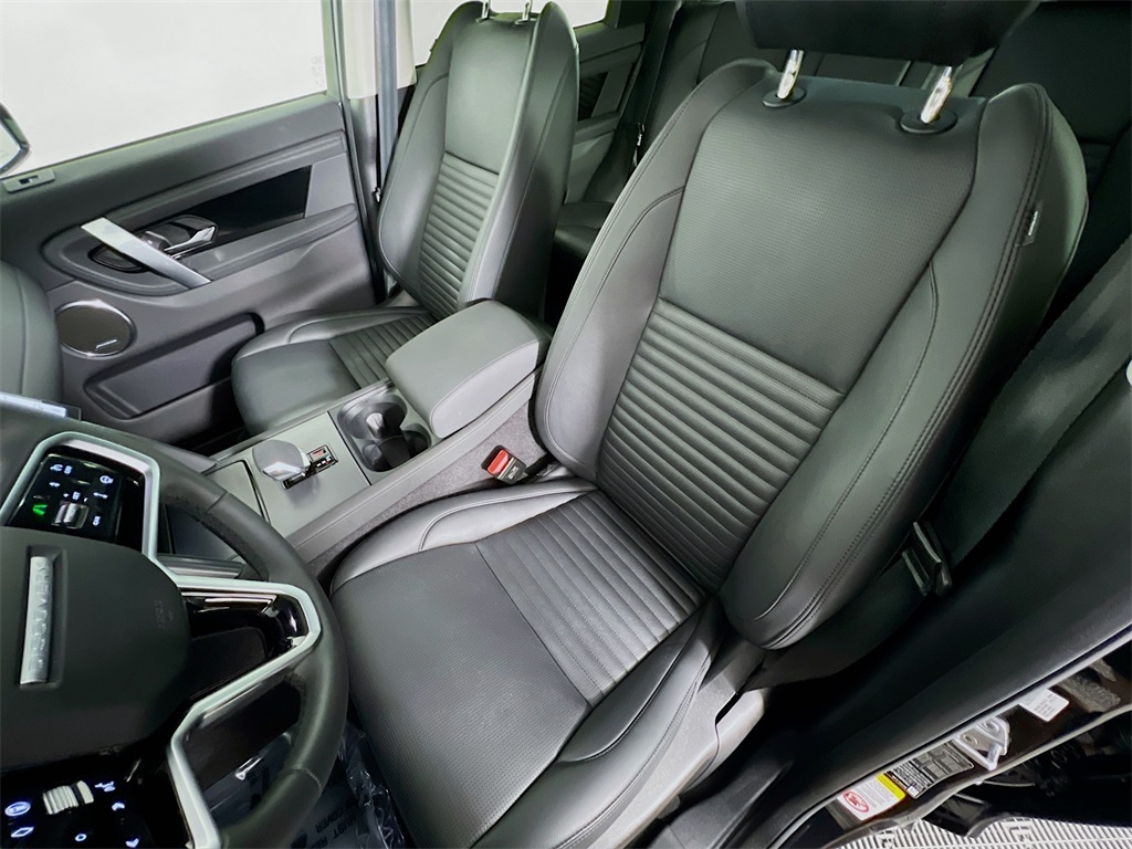 2025 Land Rover Discovery Sport S photo 16
