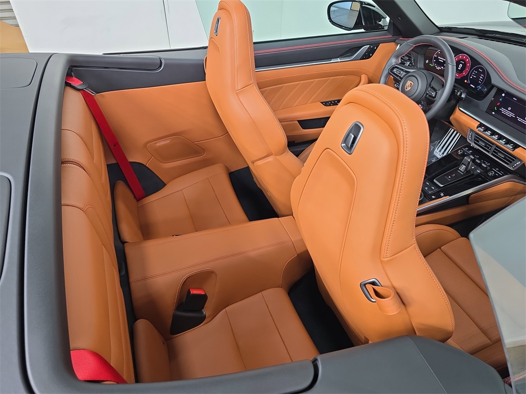 2026 Porsche 911 4 GTS photo 25