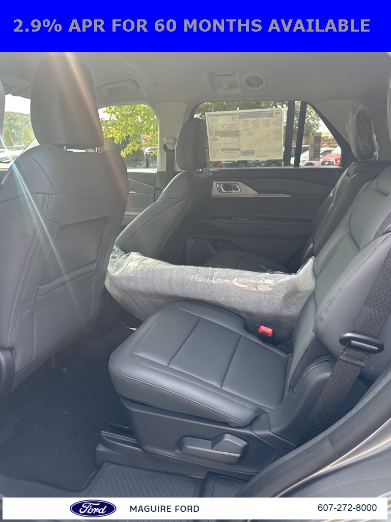2025 Ford Explorer photo 8