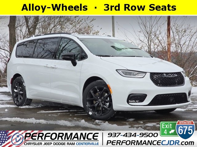 2026 Chrysler Pacifica Select's photo