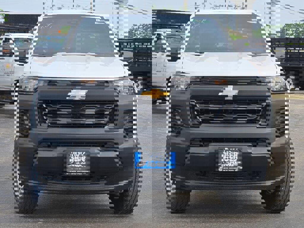 2025 Chevrolet Colorado LT photo 2