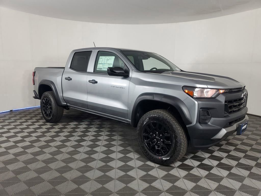 2026 Chevrolet Colorado Trail Boss photo 2