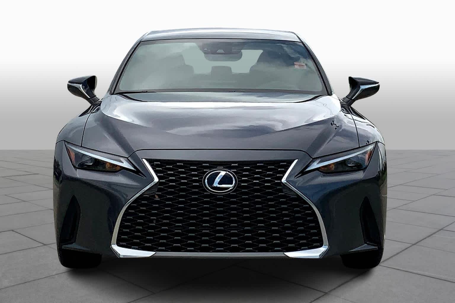 2021 Lexus IS 300 photo 3