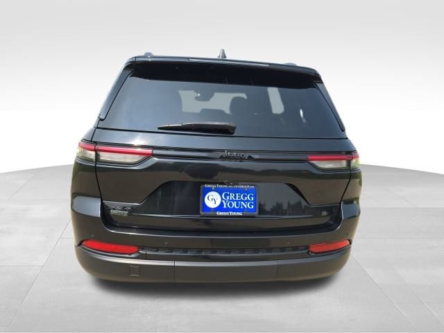 2022 Jeep Grand Cherokee Altitude photo 4