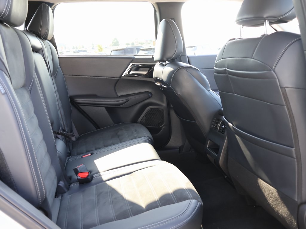 2024 Mitsubishi Outlander SE photo 12