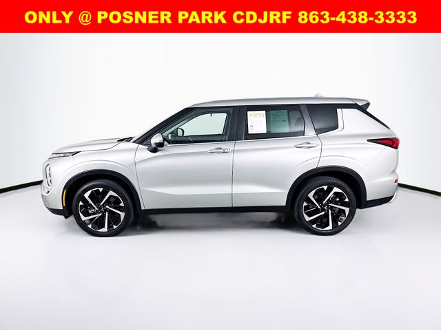 2023 Mitsubishi Outlander SE photo 4