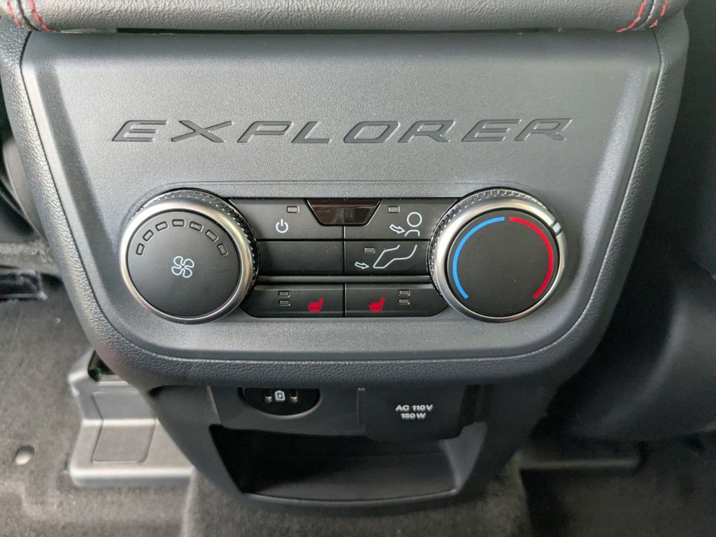 2025 Ford Explorer ST-Line photo 15