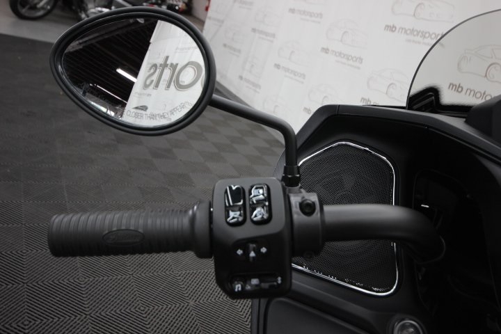 2023 Indian Motorcycle Indian Challenger Standard photo 3