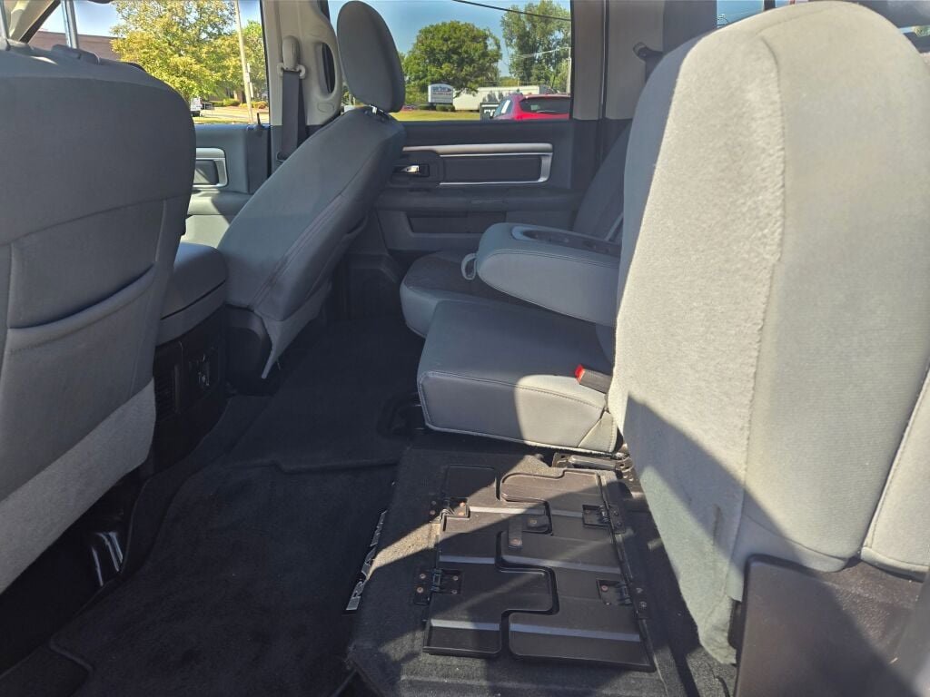 2019 Ram 1500 Classic SLT photo 13