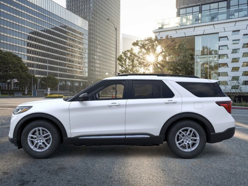2025 Ford Explorer photo 2