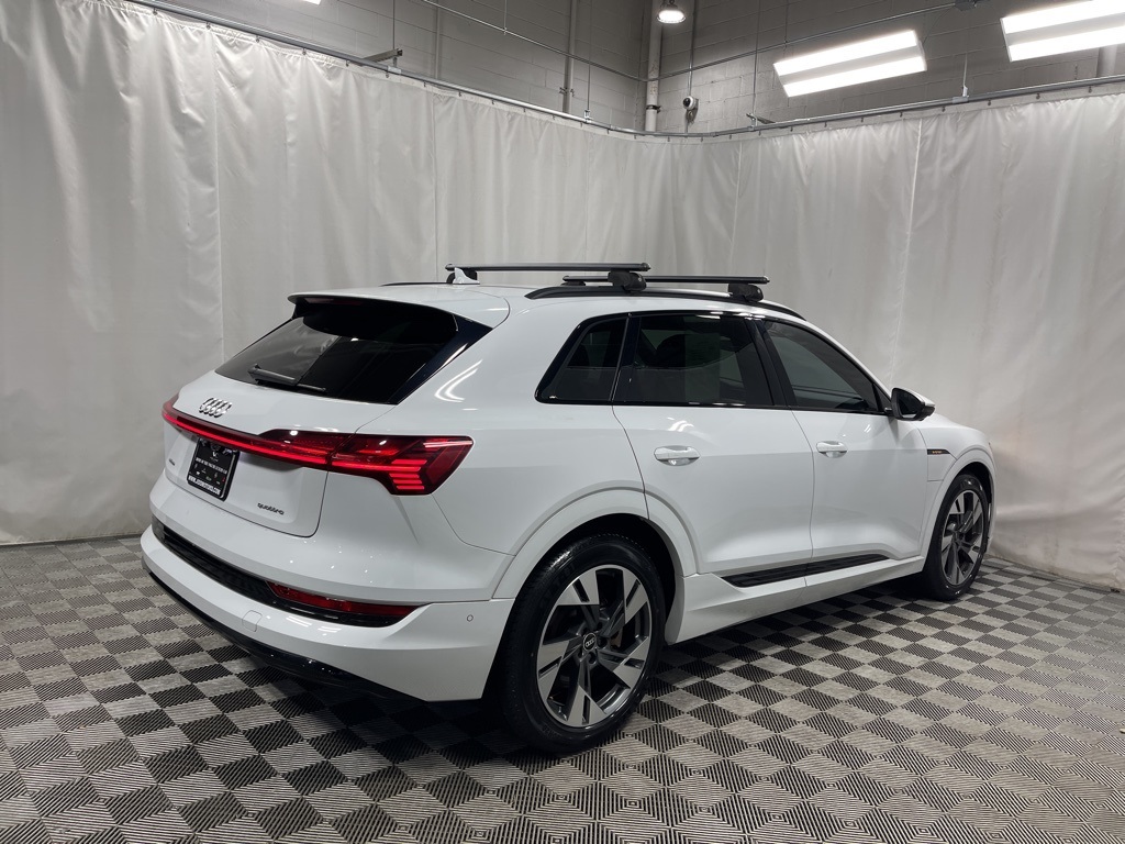 2021 Audi e-tron Premium photo 3