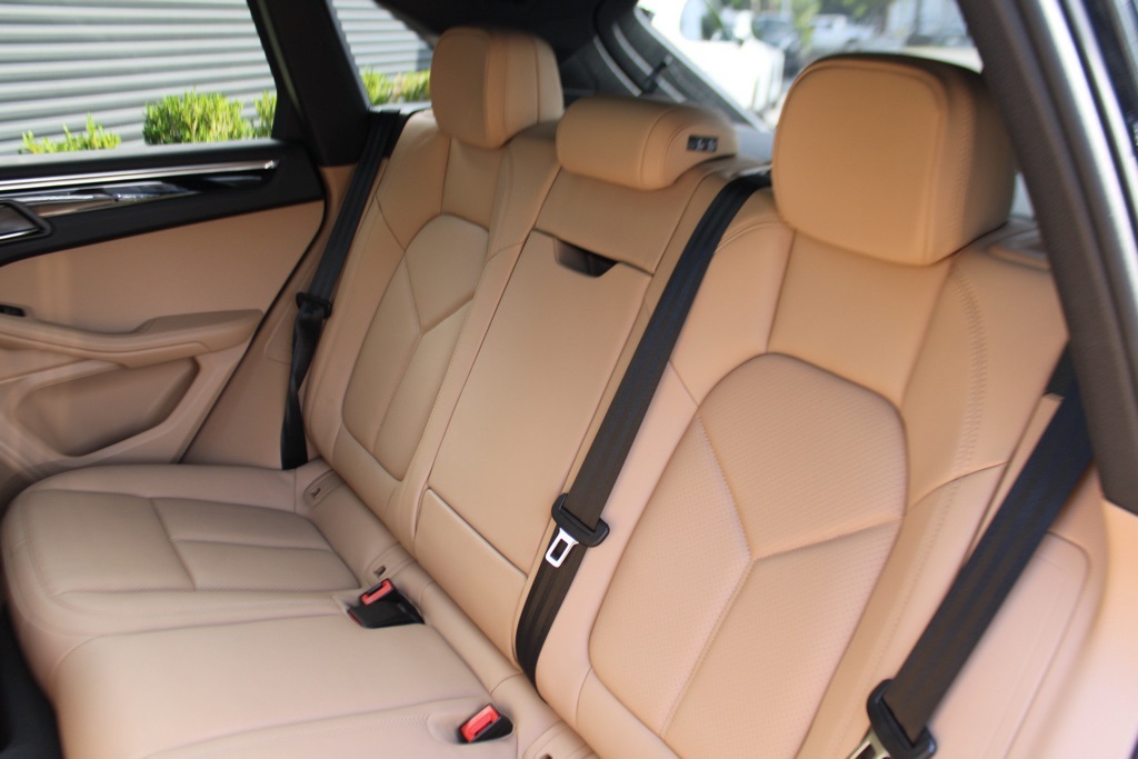 2024 Porsche Macan Base photo 32