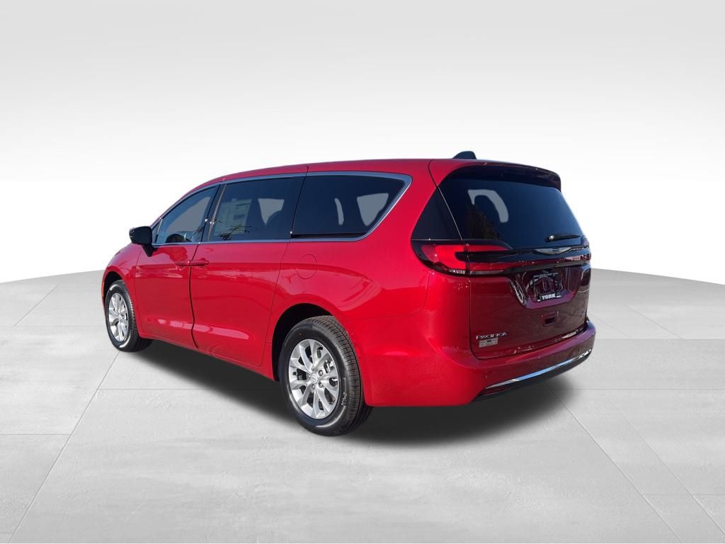 2026 Chrysler Pacifica photo 3