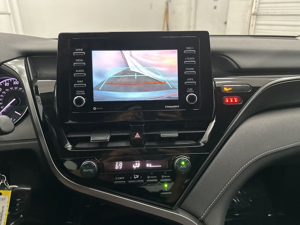 2021 Toyota Camry SE photo 14