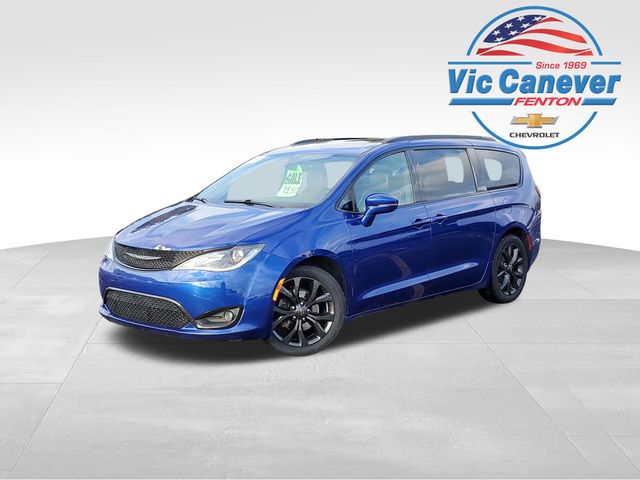 2019 Chrysler Pacifica Limited's photo