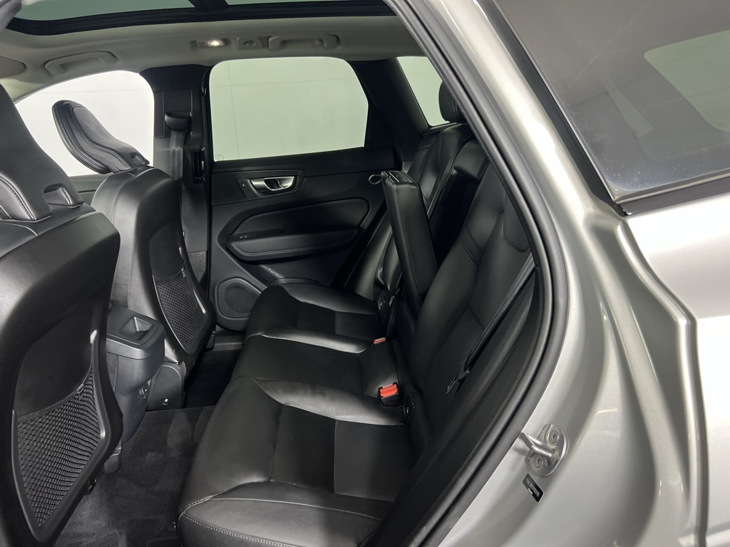 2024 Volvo XC60 B5 Core photo 24