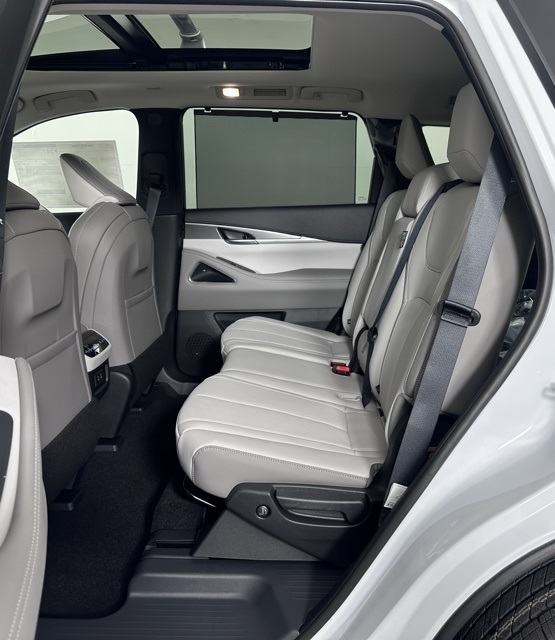 2026 Infiniti QX60 Luxe photo 16