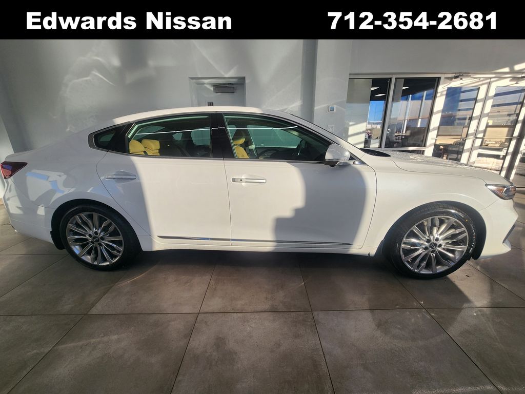 2020 Kia Cadenza Technology's photo