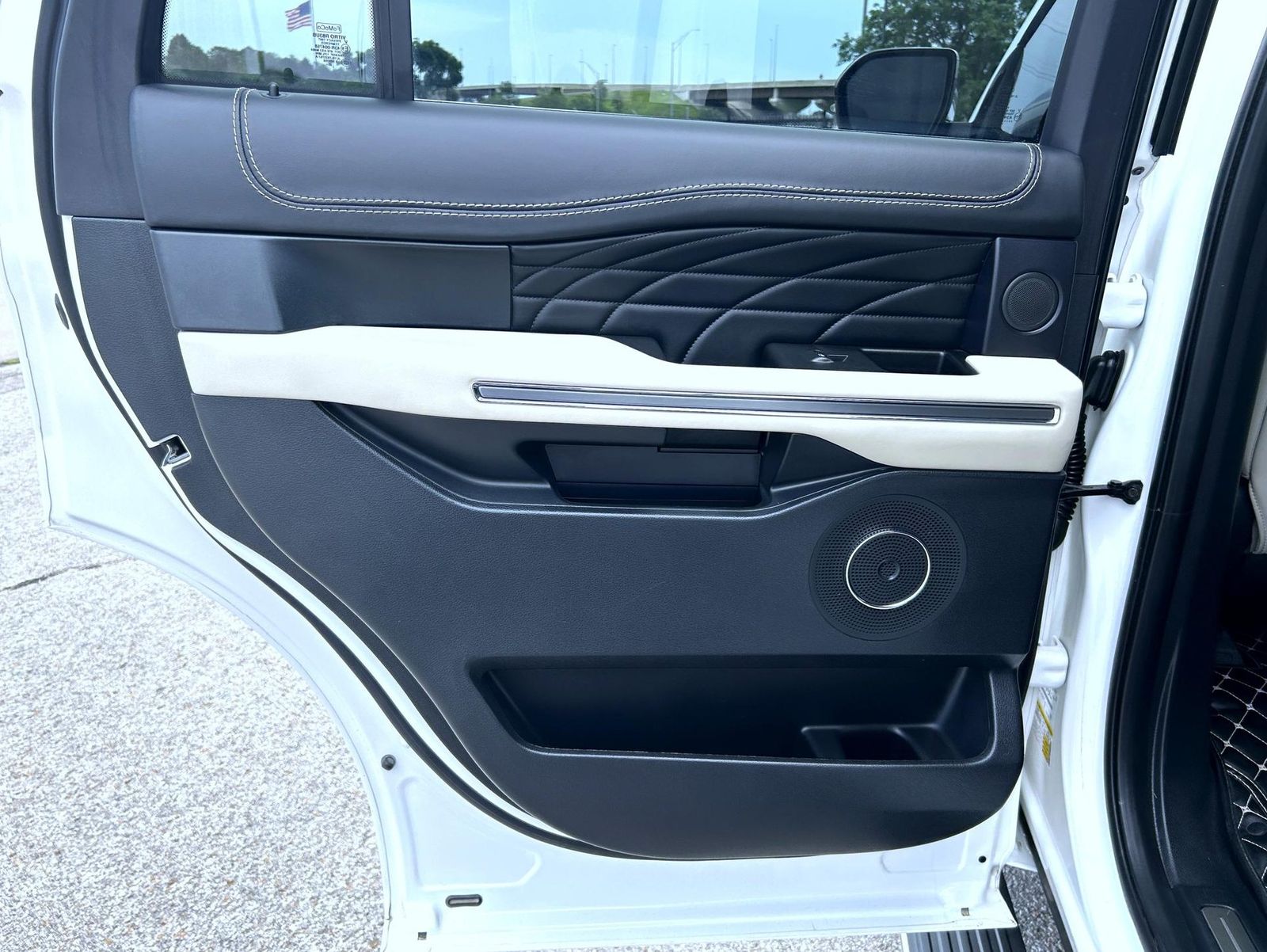 2021 Ford Expedition Platinum photo 16