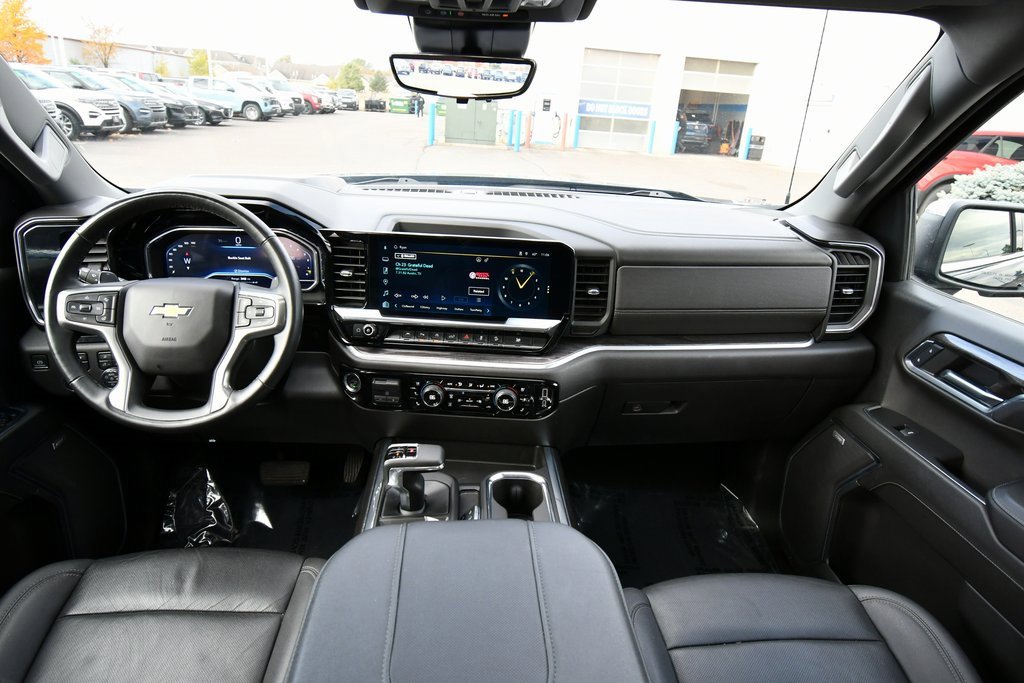 2024 Chevrolet Silverado 1500 LTZ photo 2