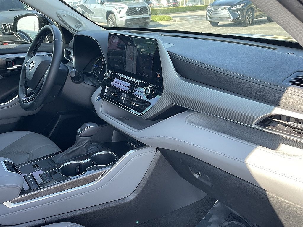 2021 Toyota Highlander Hybrid Platinum photo 27