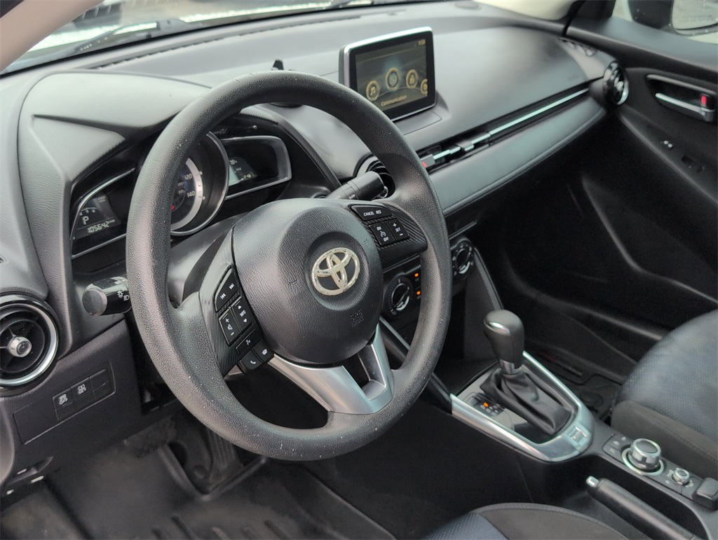 2017 Toyota Yaris iA Base photo 11