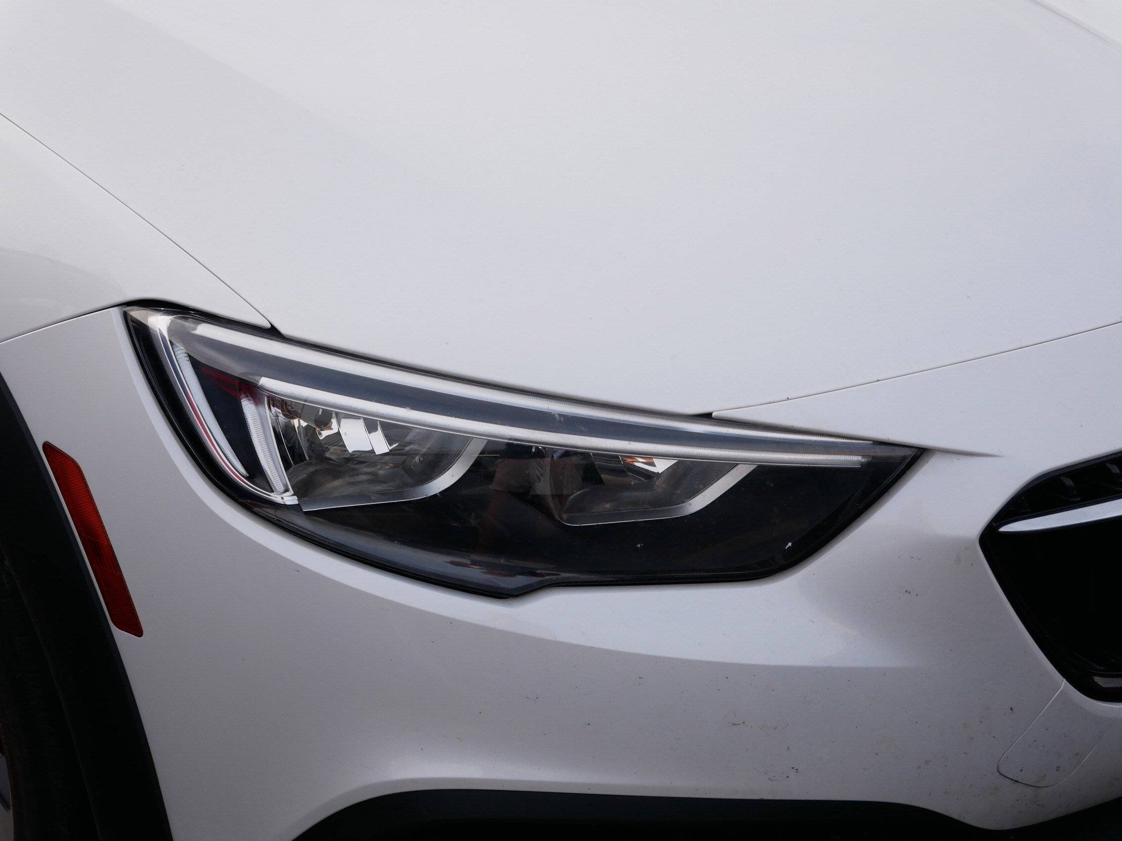 2019 Buick Regal TourX Essence photo 2
