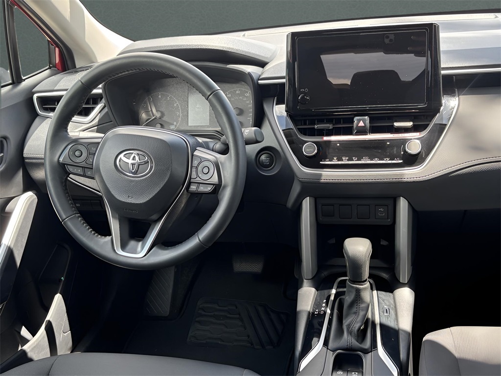 2024 Toyota Corolla Cross LE photo 13