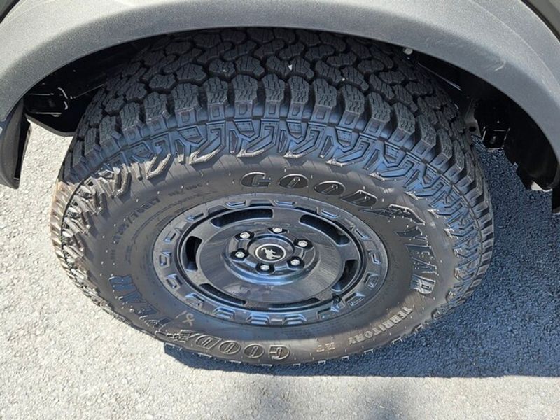 2025 Ford Bronco Base photo 13