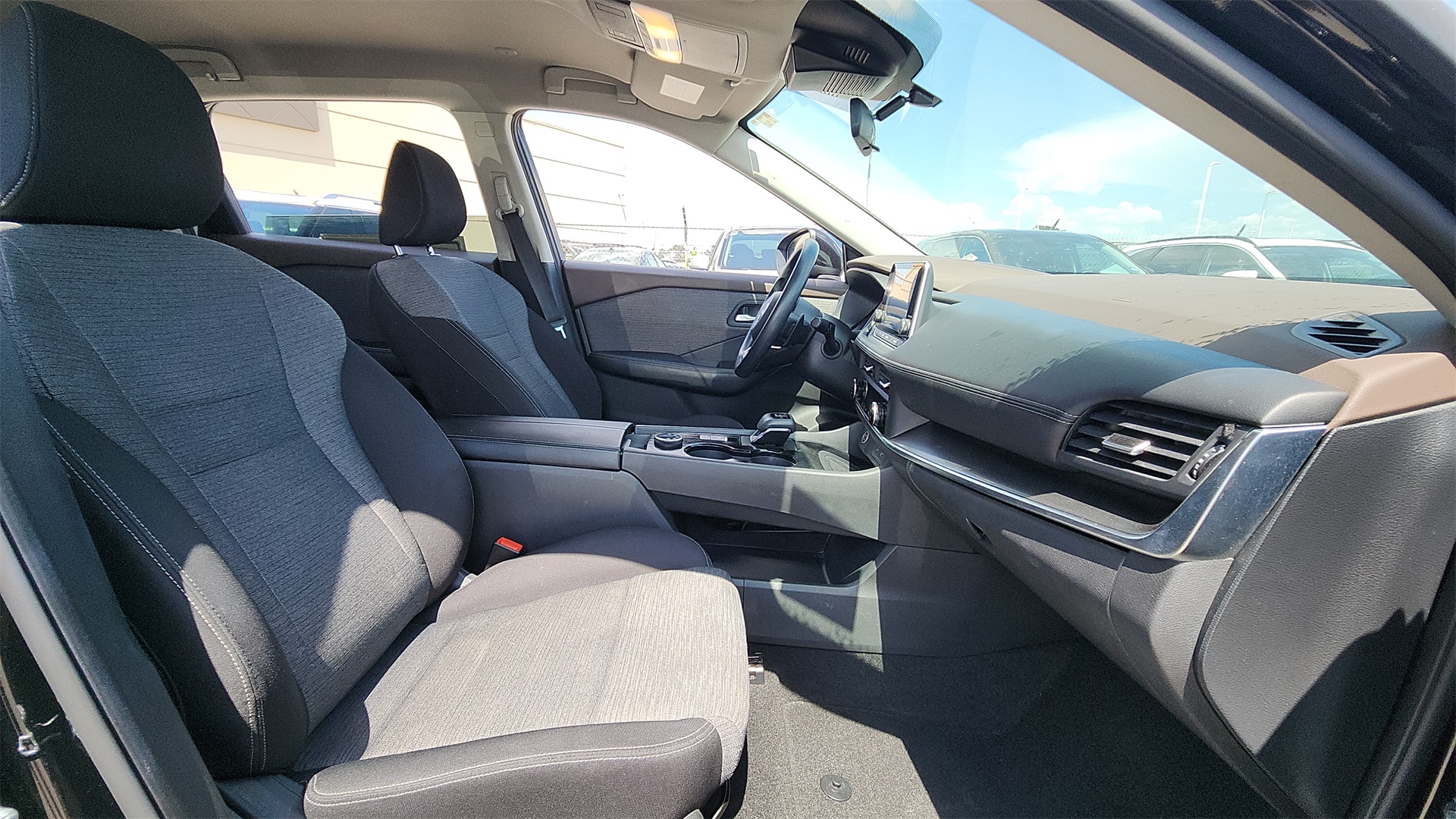 2023 Nissan Rogue SV photo 19
