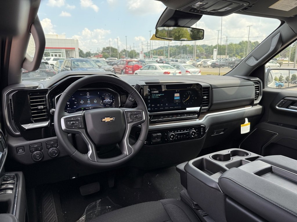 2025 Chevrolet Silverado 1500 LT photo 17